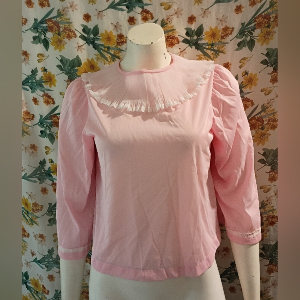 Vintage 60's 70's Women's Miss Elaine Pink Satin Bed Jacket with Pleated Collar